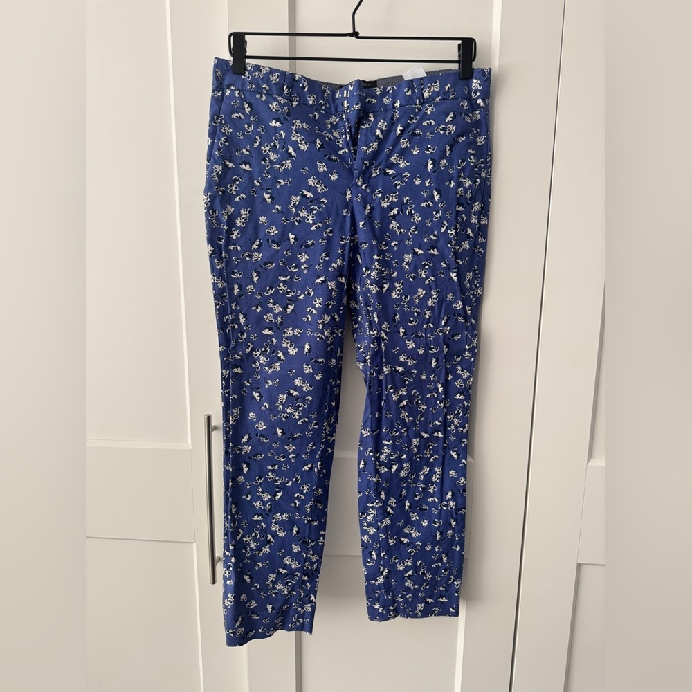 Banana Republic Hampton Blue Floral Women’s Ankle Pants, size 4 - EUC